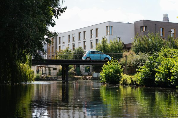 Wie beeinflusst die Ferienvermietung die lokale Wirtschaft?